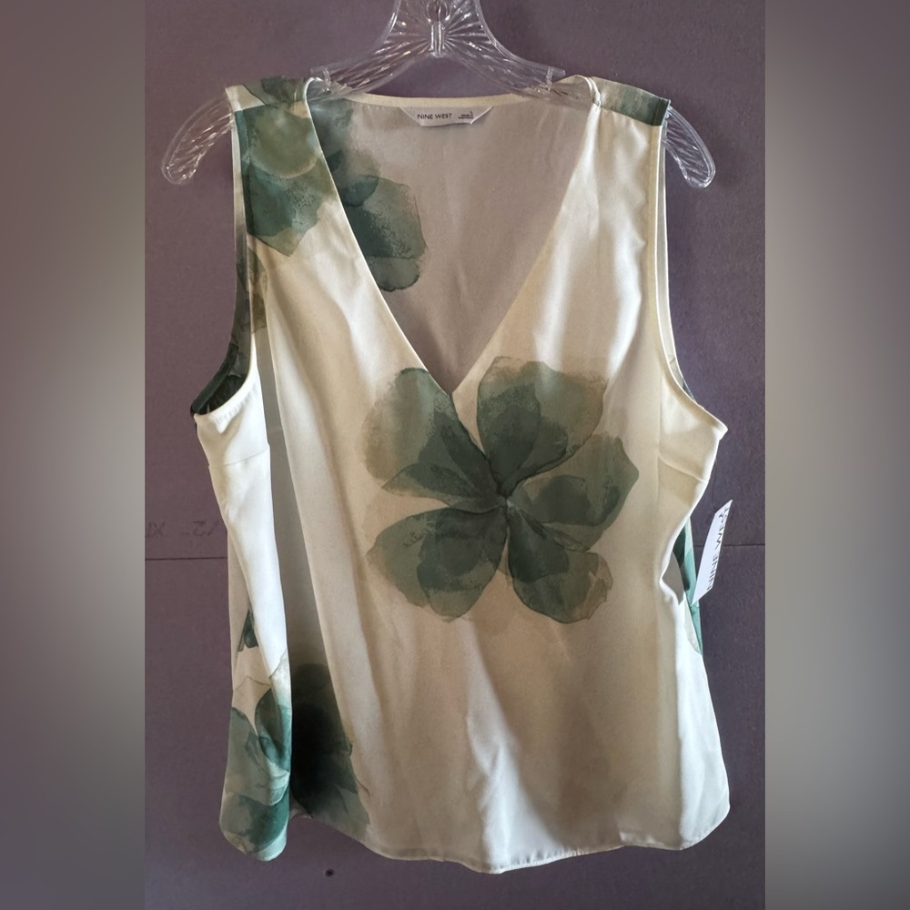 Women's Nine West V-Neck Sleeveless Top  Large NEW with tags Green White Floral
